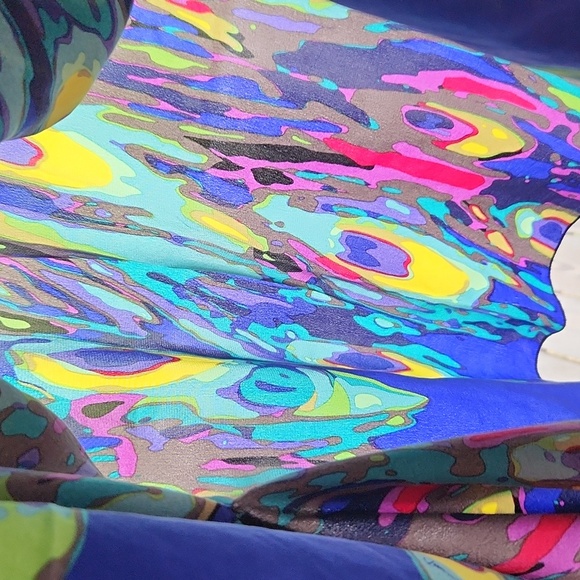 Trina Turk 100% pure silk top Sz M - Picture 12 of 13